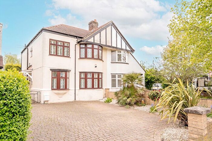 1 Bedroom Flat To Rent In Powder Mill Lane, Whitton, TW2