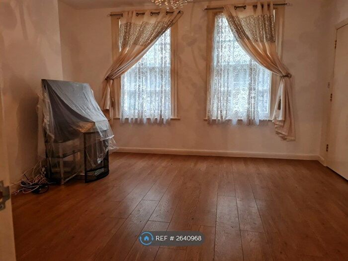 2 Bedroom Flat To Rent In Caledonian Place, Worthing, BN11