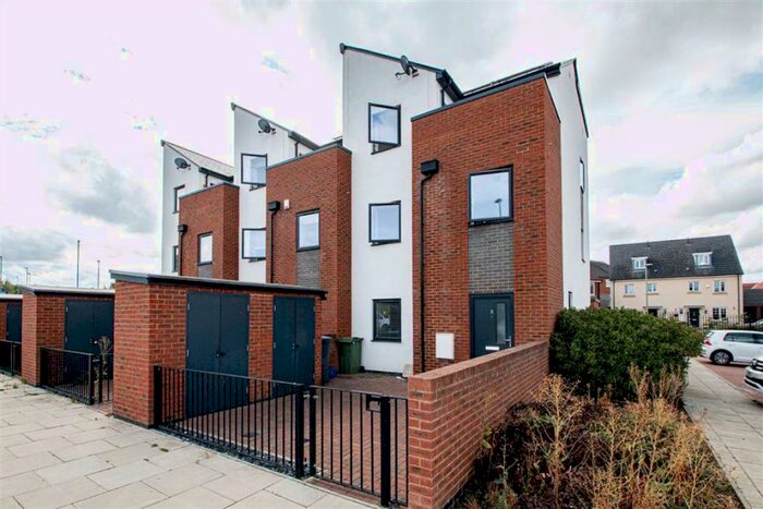2 Bedroom Town House To Rent In Islay Court, Newton Leys, Milton Keynes, MK3