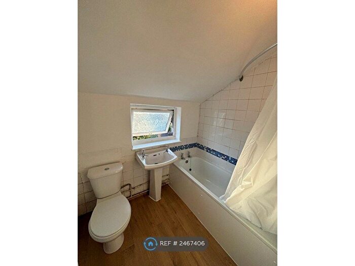 1 Bedroom Flat To Rent In Delamere Road, Urmston, Manchester, M41