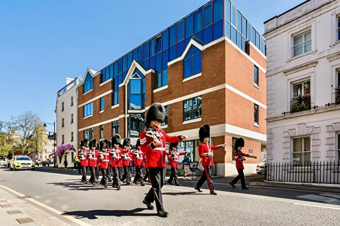 2 Bedroom Flat For Sale In Sheet Street, Windsor, SL4