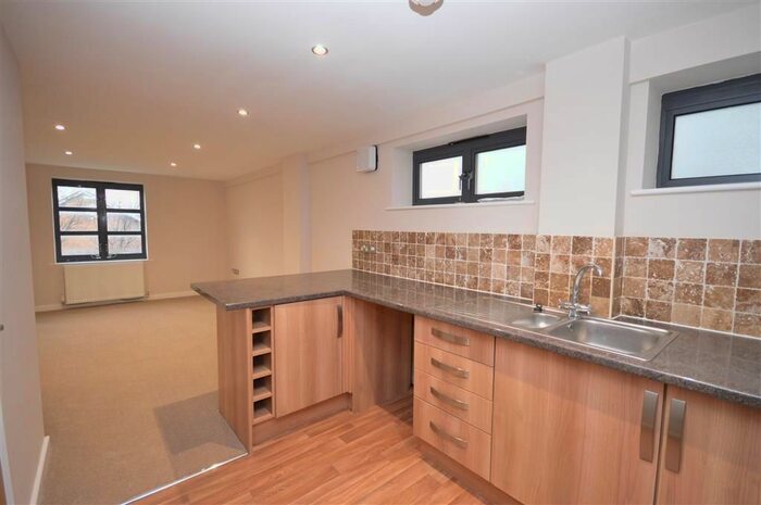 2 Bedroom Flat To Rent In Station Road, Kettering NN15