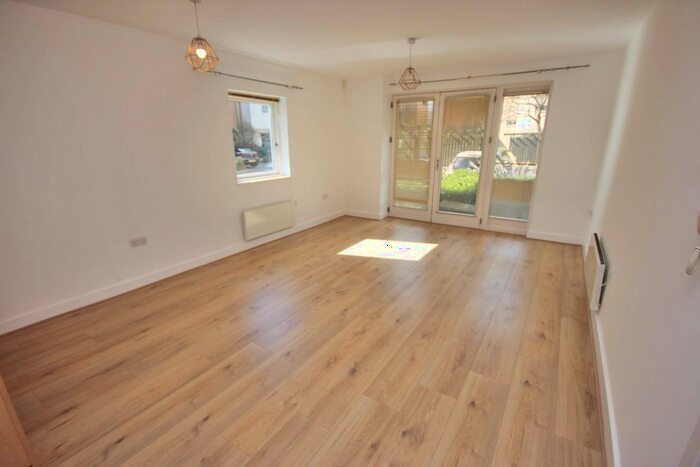 2 Bedroom Flat To Rent In Nell Lane, Manchester, M20