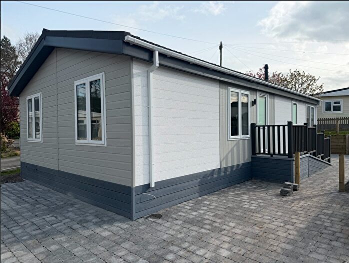 2 Bedroom Park Home For Sale In Paddock Hill, Mobberley Knutsford, WA16