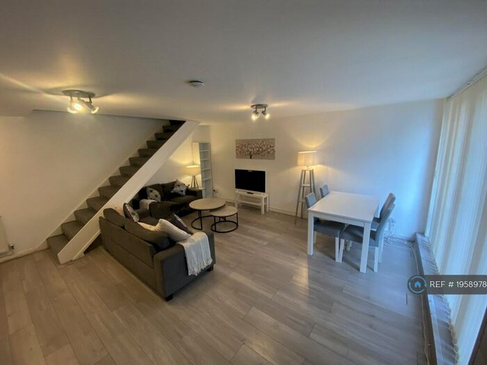 3 Bedroom Maisonette To Rent In London, London, E1W