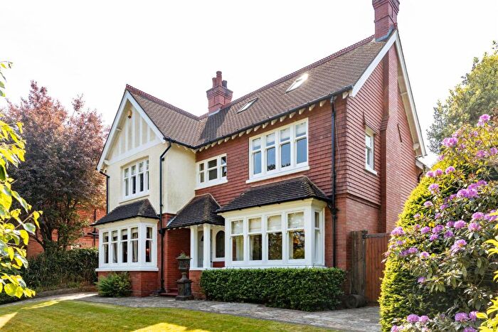 5 Bedroom Detached House For Sale In Reigate Road, Reigate, RH2