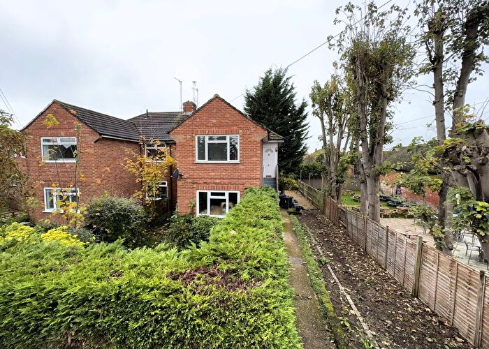 2 Bedroom Flat To Rent In Lock Road, Marlow, Buckinghamshire, SL7