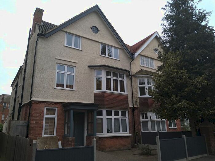 2 Bedroom Flat To Rent In Grimston Gardens, Folkestone, CT20
