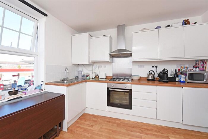 2 Bedroom Flat To Rent In Sheen Lane, East Sheen, SW14