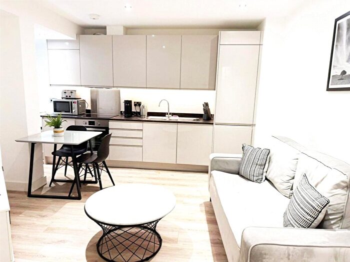 Apartment For Sale In Broadoaks, Streetsbrook Road, Solihull, West Midlands, B91