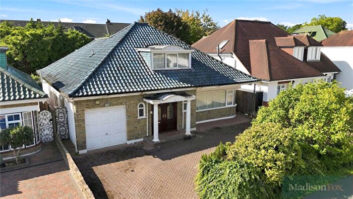 5 Bedroom Bungalow For Sale In Meadow Walk, London, E18