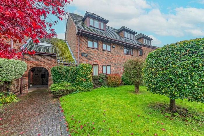 2 Bedroom Apartment To Rent In Marlborough Court, Wiltshire Drive, Wokingham, RG40