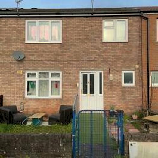 3 Bedroom Semi-Detached House To Rent In Gaer Vale, NP20