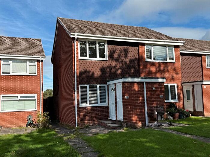 2 Bedroom Maisonette For Sale In Boscobel Road, Cheswick Green, Solihull, B90