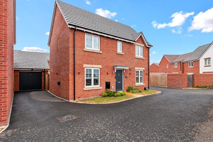 3 Bedroom Detached House For Sale In Brooklime Road, Warwick, CV34