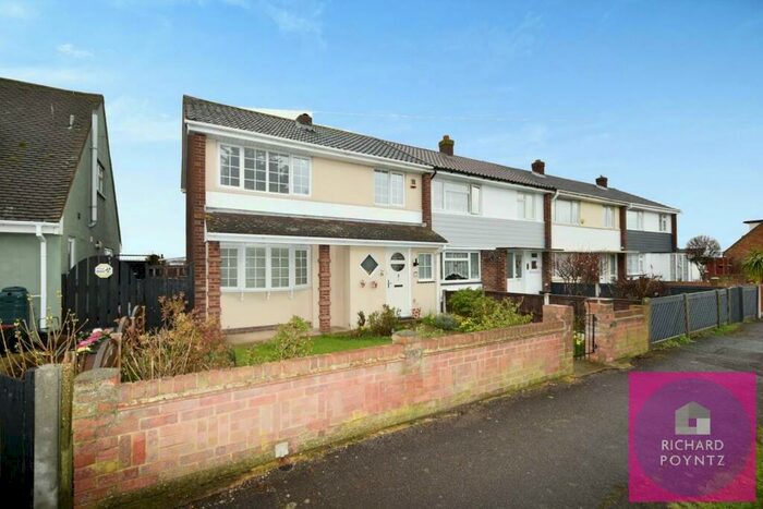 3 Bedroom End Of Terrace House For Sale In Long Road, Canvey Island, SS8
