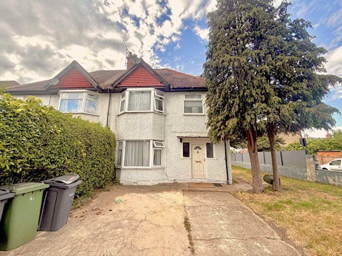 Studio To Rent In Whitchurch Lane, Edgware, HA8
