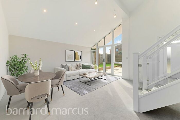 3 Bedroom Detached House For Sale In Kingsley Grove, Reigate, RH2