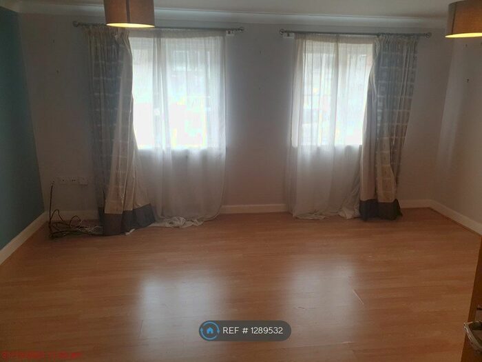 2 Bedroom Flat To Rent In Charles Street, Greenhithe DA9
