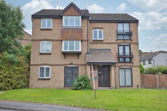2 Bedroom Flat For Sale In Dunedin Drive, Dover, Kent, CT16