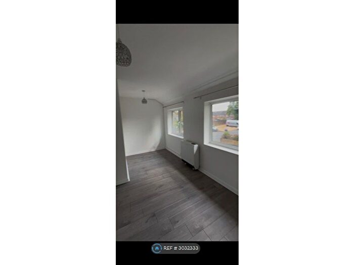 1 Bedroom Flat To Rent In Calbroke Road, Slough, SL2