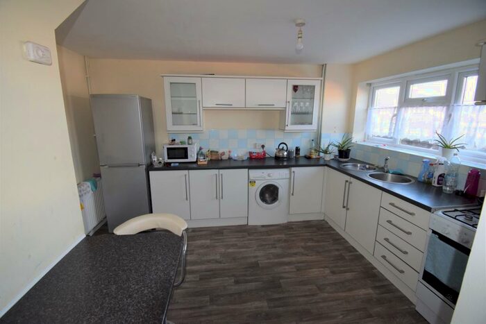 3 Bedroom Apartment To Rent In Wessex Way, Maidenhead, SL6
