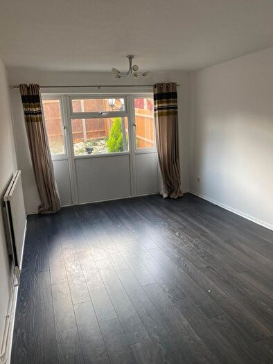 3 Bedroom Terraced House To Rent In Boundary Way, WD25