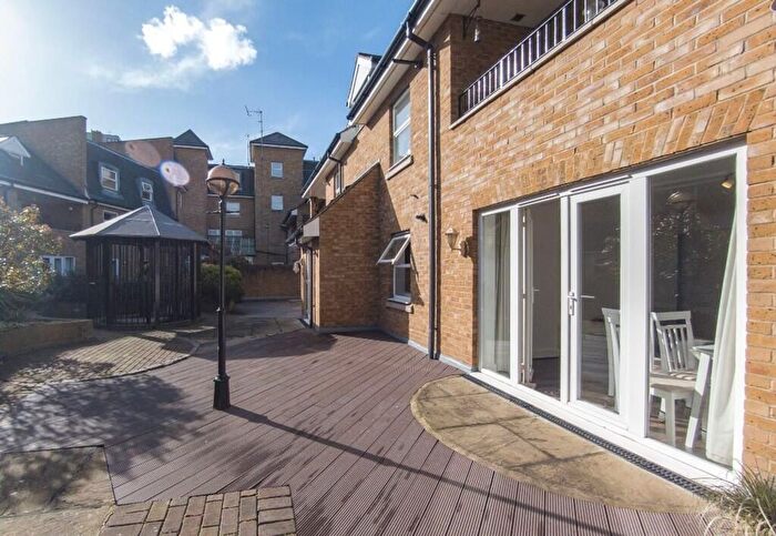 1 Bedroom Flat For Sale In Ensign Street, Sapphire Court, E1