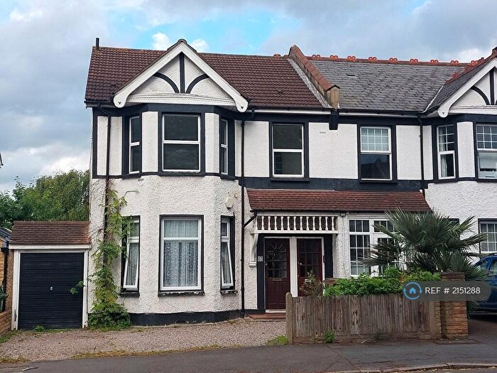 2 Bedroom Flat To Rent In Park Lane, Wallington, SM6