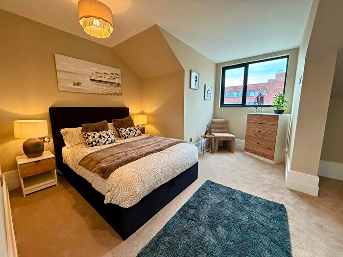 2 Bedroom Flat To Rent In Monarch House, WF1
