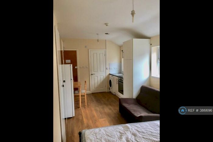 Studio To Rent In Trundleys Road, London, SE8