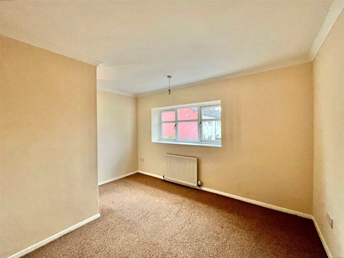 3 Bedroom End Of Terrace House For Sale In Badminton Road, Matson, Gloucester, GL4