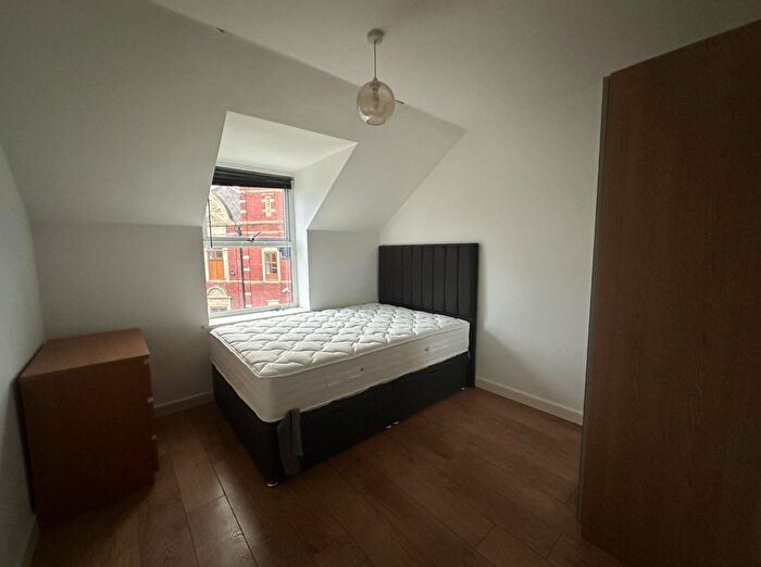 2 Bedroom Flat To Rent In Athlone Grove, Leeds, West Yorkshire, LS12