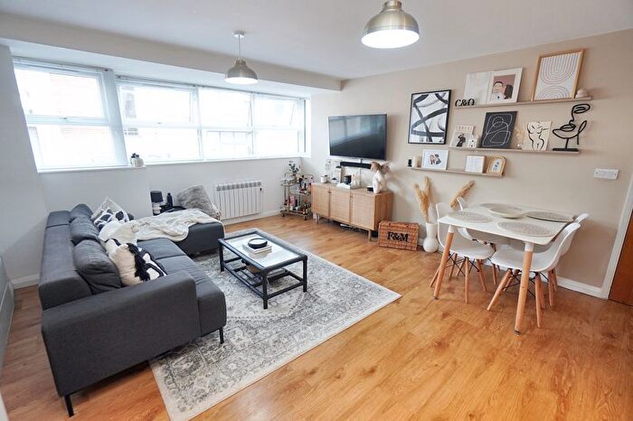 2 Bedroom Flat To Rent In Corporation Street, High Wycombe, HP13