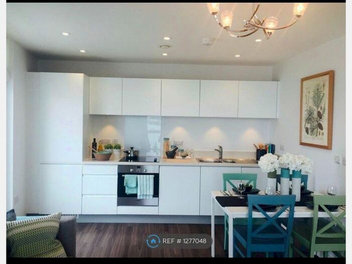 2 Bedroom Flat To Rent In Wainwright Avenue, Greenhithe, DA9