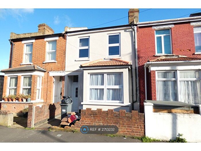 3 Bedroom Terraced House To Rent In Nicholes Road, Hounslow, TW3