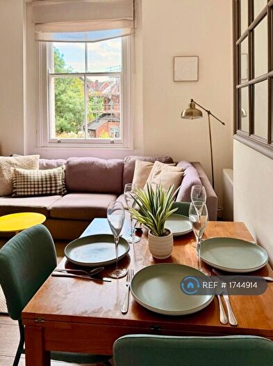 2 Bedroom Flat To Rent In London, London, NW2