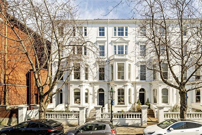 2 Bedroom Flat To Rent In Palace Gardens Terrace, Kensington, W8