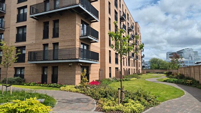2 Bedroom Apartment To Rent In Minerva Square, Glasgow, G3