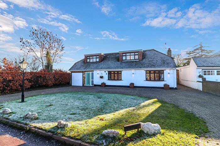 4 Bedroom Detached Bungalow For Sale In Harthall Lane, Pimlico, HP3