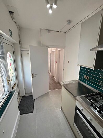 1 Bedroom Link Detached House To Rent In Selborne Gardens, London, NW4