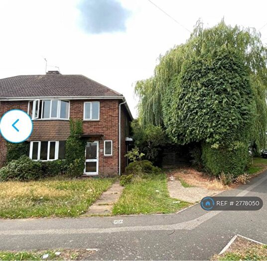 3 Bedroom Semi-Detached House To Rent In Oakwood Drive, Bletchley, Milton Keynes, MK2