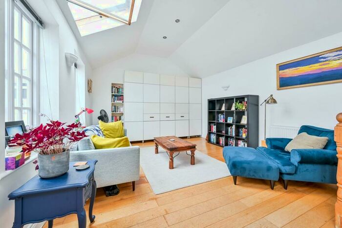 2 Bedroom Flat To Rent In Medway Road, Bow, London, E3