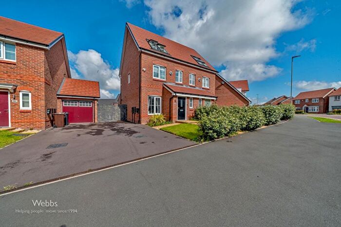 3 Bedroom Semi-Detached House To Rent In Ambergate Road, Bilston, WV14