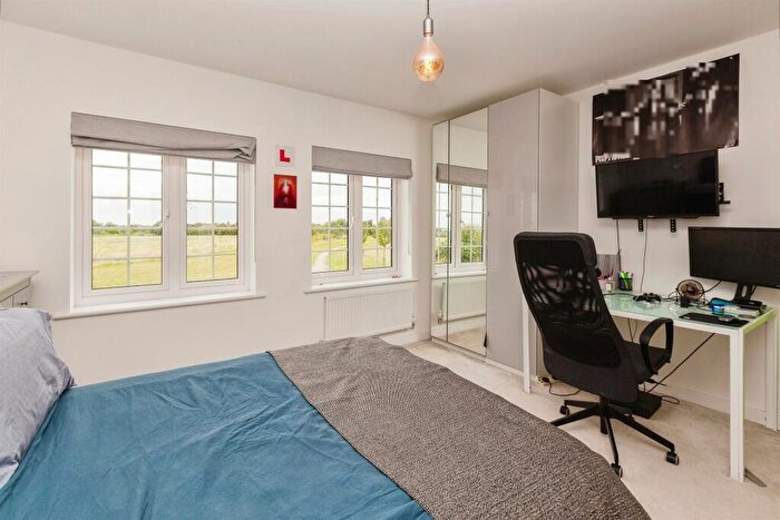5 Bedroom Detached House For Sale In Edsell Crescent, Thame, OX9