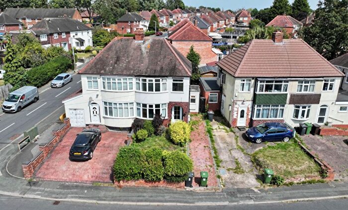 3 Bedroom Semi-Detached House For Sale In Lynton Avenue, Wolverhampton, WV6