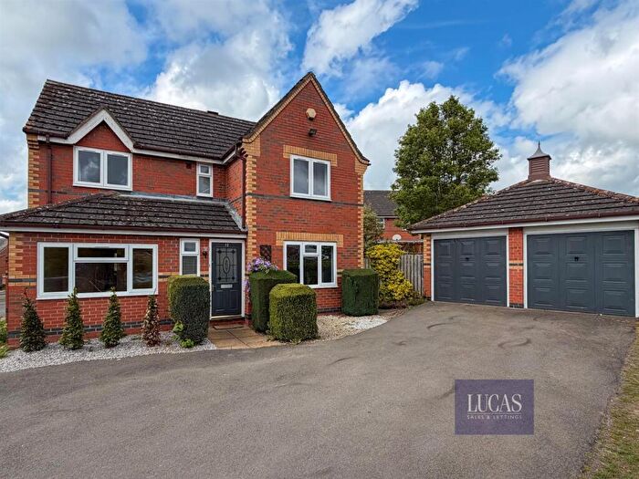4 Bedroom Detached House For Sale In Gunnell Close, Kettering, NN15