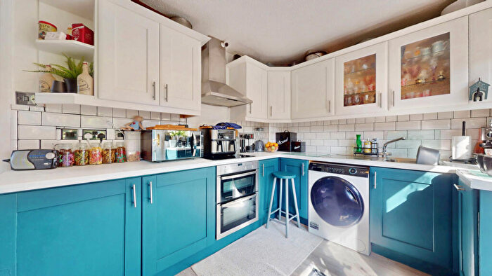 3 Bedroom End Of Terrace House For Sale In Hamilton Close, London, SE16