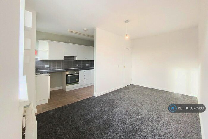 2 Bedroom Maisonette To Rent In Hyde Road, Manchester, M18