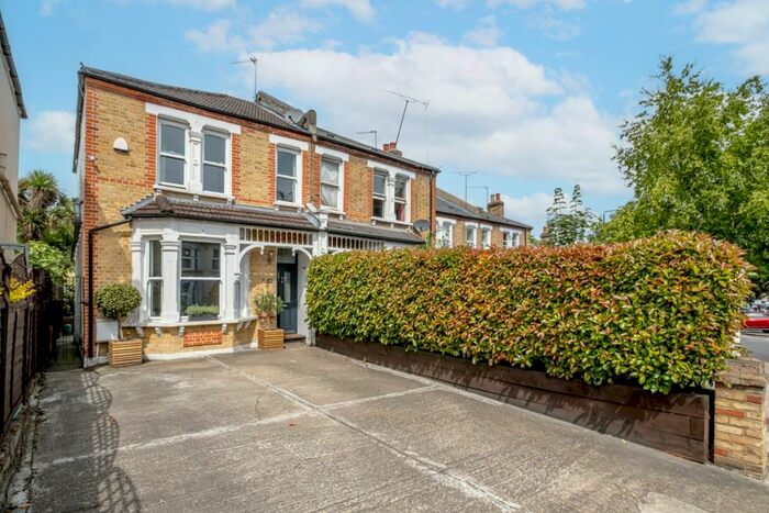 4 Bedroom Semi-Detached House To Rent In Westcombe Hill London, SE3
